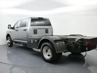 Ram 3500 2024 4x2 Tradesman 4 puertas Cabina de tripulación 172.4 pulg. WB DRW Chasis