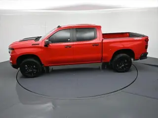 Chevrolet Silverado 1500 2024 4x4 Custom Trail Boss 4 puertas Cabina Crew 5.8 pies. SB