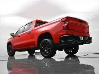 Chevrolet Silverado 1500 2024 4x4 Custom Trail Boss 4 puertas Cabina Crew 5.8 pies. SB