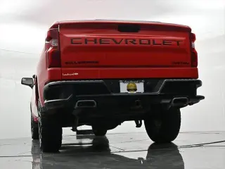 Chevrolet Silverado 1500 2024 4x4 Custom Trail Boss 4 puertas Cabina Crew 5.8 pies. SB