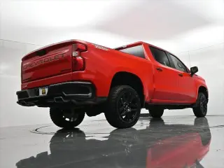 Chevrolet Silverado 1500 2024 4x4 Custom Trail Boss 4 puertas Cabina Crew 5.8 pies. SB