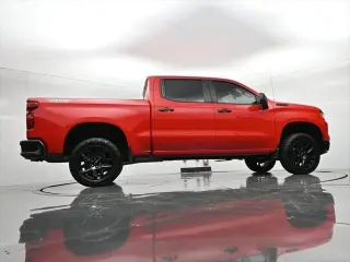 Chevrolet Silverado 1500 2024 4x4 Custom Trail Boss 4 puertas Cabina Crew 5.8 pies. SB