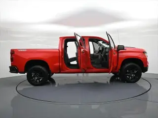 Chevrolet Silverado 1500 2024 4x4 Custom Trail Boss 4 puertas Cabina Crew 5.8 pies. SB