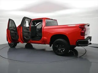Chevrolet Silverado 1500 2024 4x4 Custom Trail Boss 4 puertas Cabina Crew 5.8 pies. SB