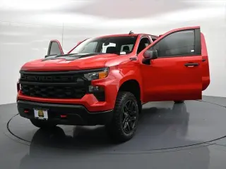 Chevrolet Silverado 1500 2024 4x4 Custom Trail Boss 4 puertas Cabina Crew 5.8 pies. SB
