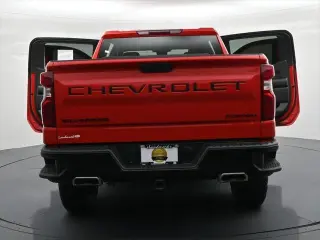 Chevrolet Silverado 1500 2024 4x4 Custom Trail Boss 4 puertas Cabina Crew 5.8 pies. SB