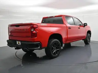 Chevrolet Silverado 1500 2024 4x4 Custom Trail Boss 4 puertas Cabina Crew 5.8 pies. SB