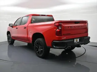 Chevrolet Silverado 1500 2024 4x4 Custom Trail Boss 4 puertas Cabina Crew 5.8 pies. SB
