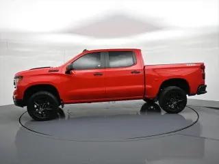 Chevrolet Silverado 1500 2024 4x4 Custom Trail Boss 4 puertas Cabina Crew 5.8 pies. SB
