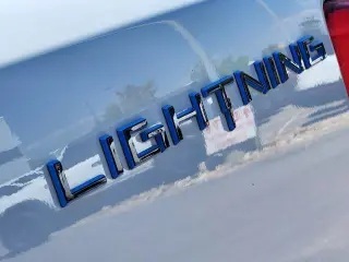 Ford F-150 Lightning 2023 AWD Lariat 4 puertas SuperCrew 5.5 pies. SB
