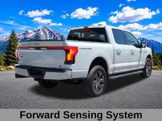 Ford F-150 Lightning 2023 AWD Lariat 4 puertas SuperCrew 5.5 pies. SB