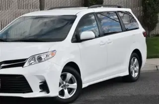 2018 Toyota Sienna LE Minivan