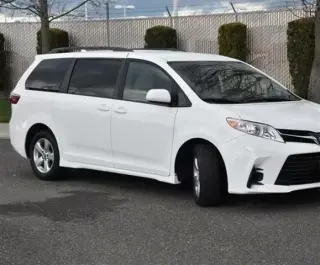 2018 Toyota Sienna LE Minivan