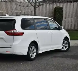 2018 Toyota Sienna LE Minivan