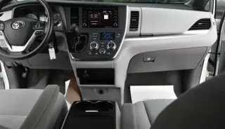 2018 Toyota Sienna LE Minivan