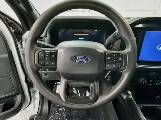 Ford F-150 2025 4x4 STX 4 puertas SuperCrew 5.5 pies. SB