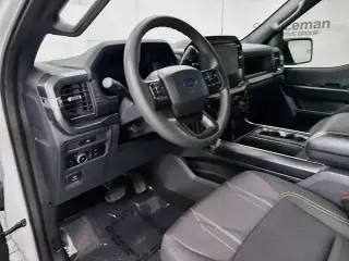 Ford F-150 2025 4x4 STX 4 puertas SuperCrew 5.5 pies. SB