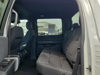 Ford F-150 2023 4x2 XL 4 puertas SuperCrew 6.5 pies. SB