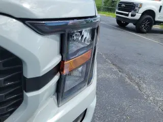 Ford F-150 2023 4x2 XL 4 puertas SuperCrew 6.5 pies. SB