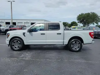 Ford F-150 2023 4x2 XL 4 puertas SuperCrew 6.5 pies. SB