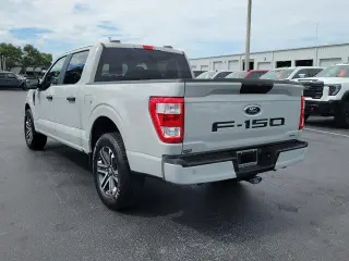 Ford F-150 2023 4x2 XL 4 puertas SuperCrew 6.5 pies. SB