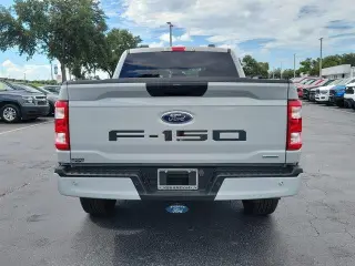 Ford F-150 2023 4x2 XL 4 puertas SuperCrew 6.5 pies. SB