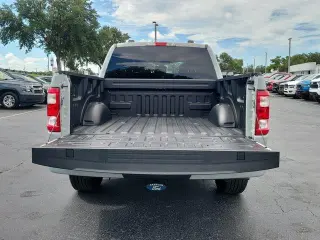 Ford F-150 2023 4x2 XL 4 puertas SuperCrew 6.5 pies. SB