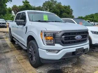 Ford F-150 2022 4x2 XLT 4 puertas SuperCrew 5.5 pies. SB
