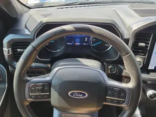 Ford F-150 2023 4x4 XLT 4 puertas SuperCrew 5.5 pies. SB
