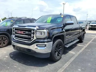 GMC Sierra 1500 2017 4x4 SLT Cabina Doble 4 puertas 5.8 pies. Caja corta