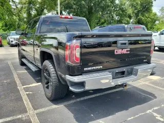 GMC Sierra 1500 2017 4x4 SLT Cabina Doble 4 puertas 5.8 pies. Caja corta