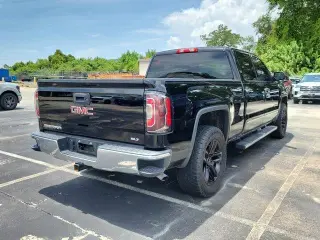 GMC Sierra 1500 2017 4x4 SLT Cabina Doble 4 puertas 5.8 pies. Caja corta