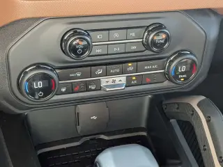 Ford Bronco 2024 4x4 Outer Banks 4 puertas SUV