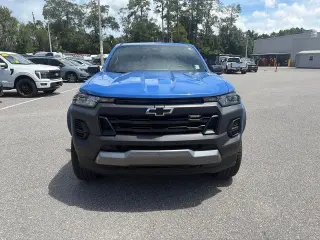 Chevrolet Colorado 2026 4x4 Trail Boss 4 puertas Crew Cab 5 pies. Caja corta