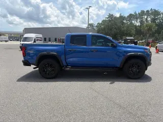 Chevrolet Colorado 2026 4x4 Trail Boss 4 puertas Crew Cab 5 pies. Caja corta