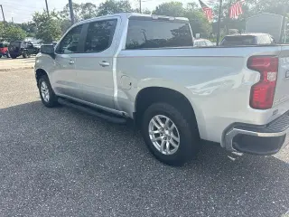 Chevrolet Silverado 1500 Limited 2022 4x4 LT 4 puertas Cabina Crew 5.8 pies. SB con 1LT