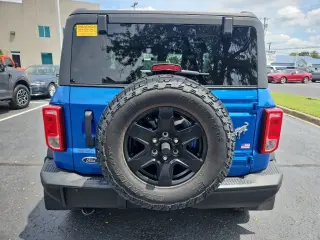 Ford Bronco 2024 4x4 Black Diamond 2 puertas SUV