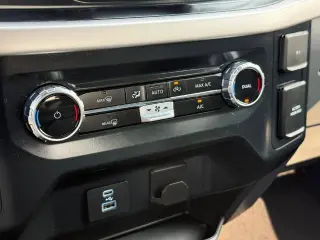 Ford F-150 2023 4x4 XLT 4 puertas SuperCrew 5.5 pies. SB