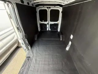 Ford Transit 2024 AWD 250 3dr LWB Techo Medio Furgón de Carga