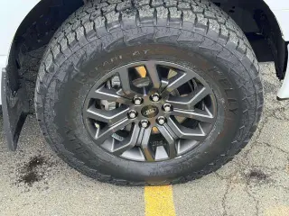 Ford F-150 2023 4x4 Tremor 4 puertas SuperCrew 5.5 pies. SB