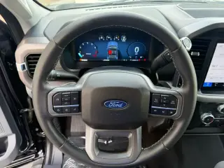 Ford F-150 2025 4x4 XLT 4 puertas SuperCrew 6.5 pies. Caja corta