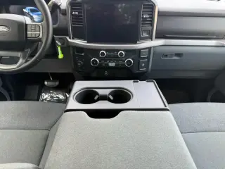 Ford F-150 2025 4x4 XLT 4 puertas SuperCrew 6.5 pies. Caja corta