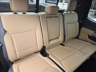 Ford F-150 2023 4x4 Lariat 4 puertas SuperCrew 5.5 pies. SB