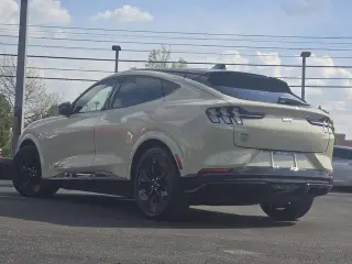 Ford Mustang Mach-E 2025 AWD GT 4 puertas SUV