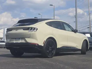Ford Mustang Mach-E 2025 AWD GT 4 puertas SUV