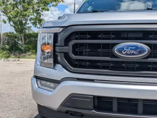 Ford F-150 2023 4x4 XLT 4 puertas SuperCrew 5.5 pies SB