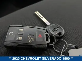 Chevrolet Silverado 1500 2020 4x2 Custom 4 puertas Cabina Crew 5.8 pies. SB