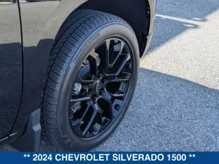 Chevrolet Silverado 1500 2024 4x4 RST 4 puertas Cabina Crew 5.8 pies. Caja corta
