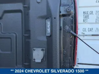 Chevrolet Silverado 1500 2024 4x4 RST 4 puertas Cabina Crew 5.8 pies. Caja corta
