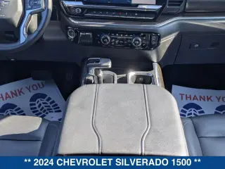 Chevrolet Silverado 1500 2024 4x4 RST 4 puertas Cabina Crew 5.8 pies. Caja corta